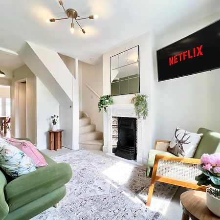 Charming Central Windsor 2 Bed Cottage Free Residents Parking And Private Garden Legoland Ascot Windsor Castle Thorpe Park Heathrow Airport Bagian luar foto