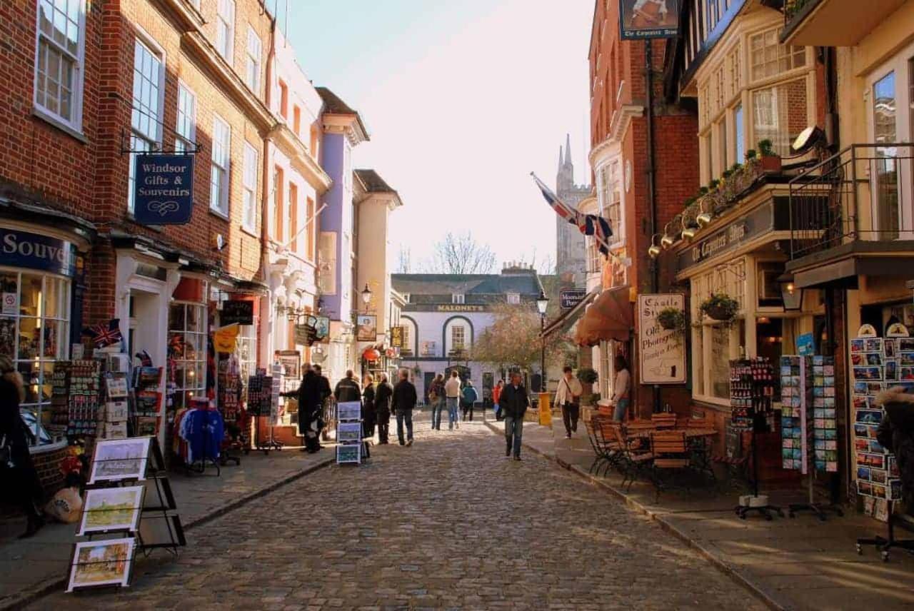 Charming Central Windsor 2 Bed Cottage Free Residents Parking And Private Garden Legoland Ascot Windsor Castle Thorpe Park Heathrow Airport Bagian luar foto