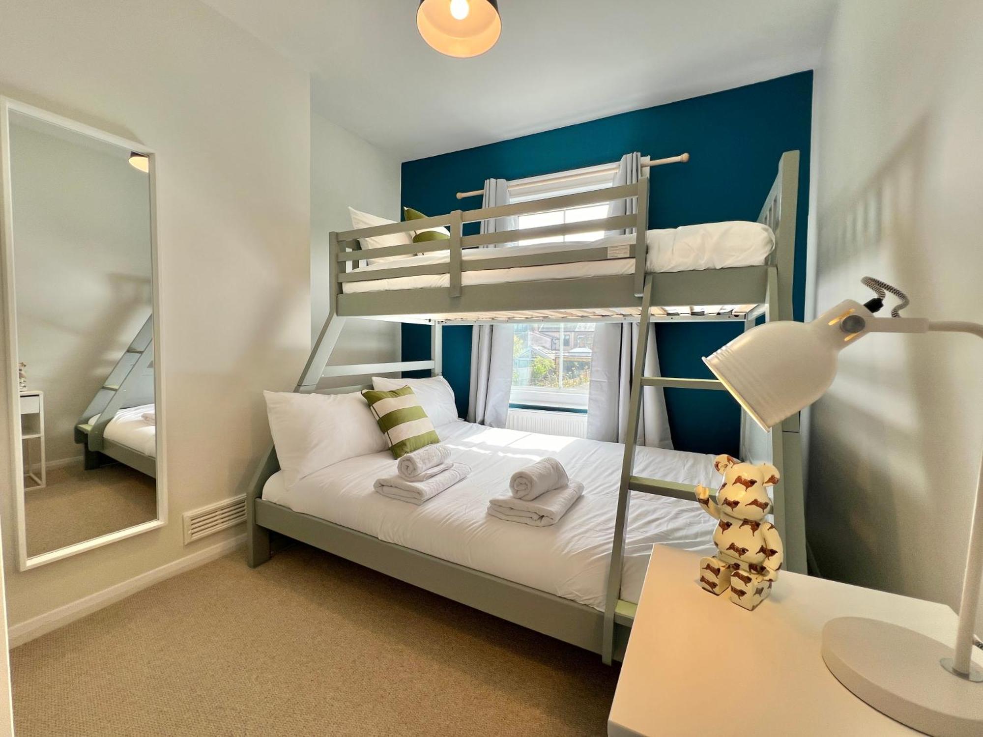 Charming Central Windsor 2 Bed Cottage Free Residents Parking And Private Garden Legoland Ascot Windsor Castle Thorpe Park Heathrow Airport Bagian luar foto