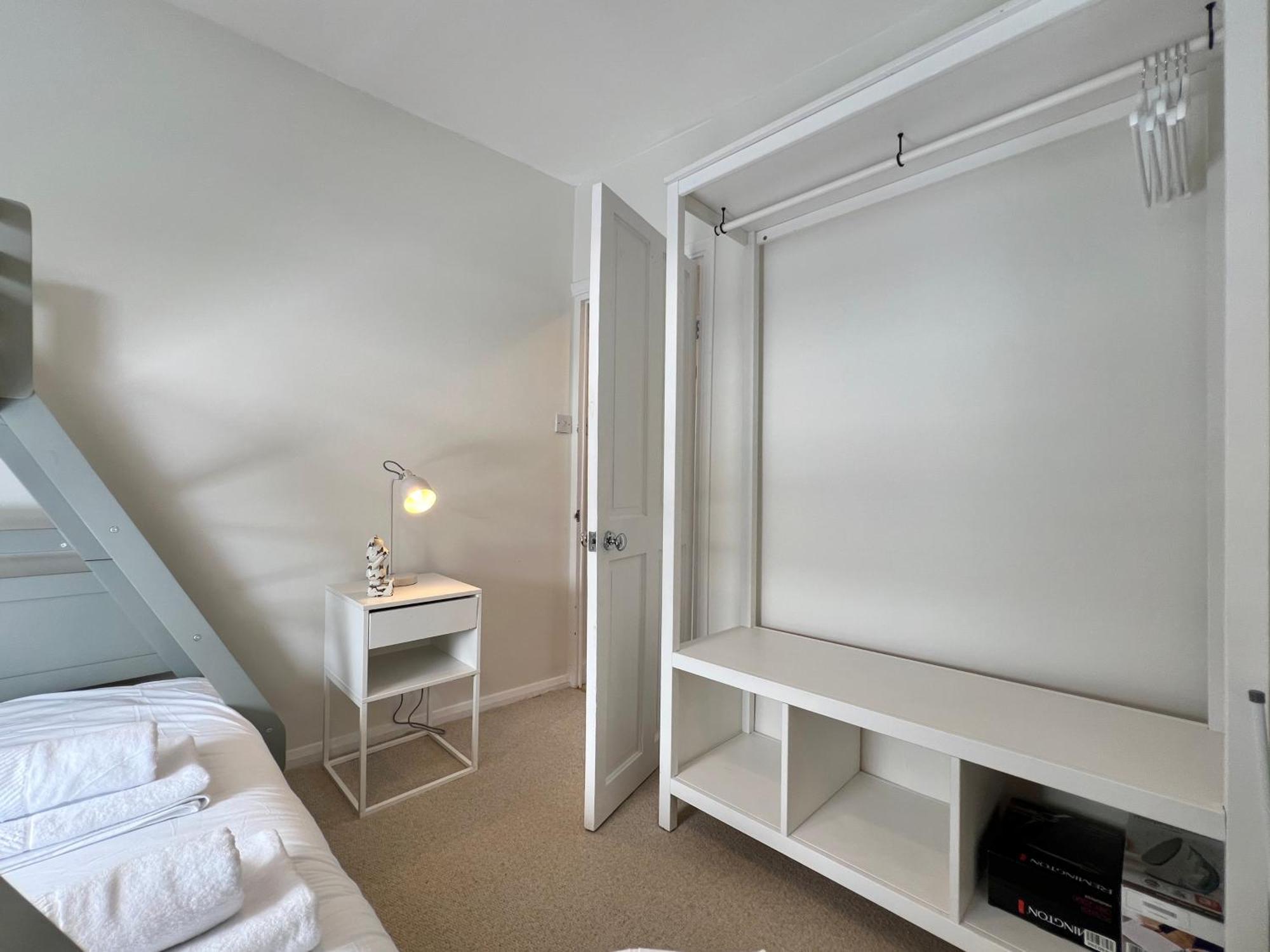 Charming Central Windsor 2 Bed Cottage Free Residents Parking And Private Garden Legoland Ascot Windsor Castle Thorpe Park Heathrow Airport Bagian luar foto